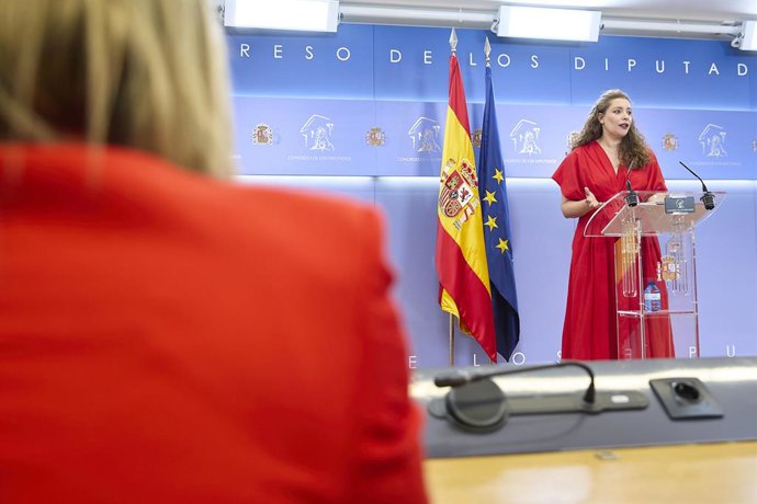 La portavoz del PP en el Congreso, Ester Muñoz, durante una rueda de prensa posterior a la reunión de la junta de portavoces.