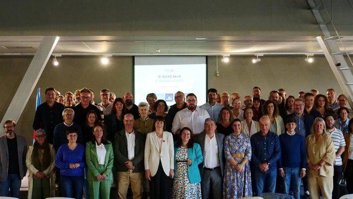 La portavoz nacional del BNG, Ana Pontón, se reúne en Cangas con representantes municipales del BNG en los municipios de la costa gallega.