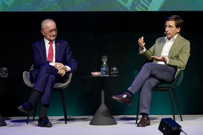 Diálogo en Greencities 2025 entre los alcaldes de Málaga y Madrid, Francisco de la Torre y José Luis Martínez-Almeida, respectivamente, para abordar los retos, acciones y principales líneas de actuación para un futuro urbano más sostenible.