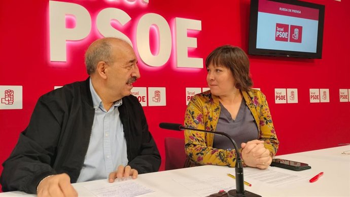 La diputada del PSOE Aragón Carmen Soler y el alcalde de Calamocha, Manuel Rando.
