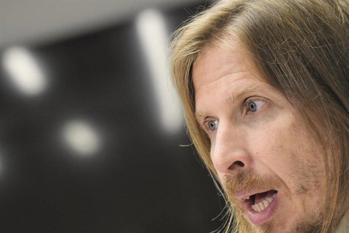 Archivo - El secretario de Organización y coportavoz de Podemos, Pablo Fernández, durante una entrevista para Europa Press.