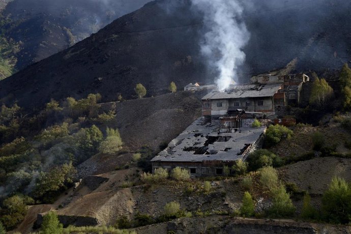 Zonas afectadas por los incendios, en las faldas de la sierra de Pena Trevinca, en Ourense, Galicia, España