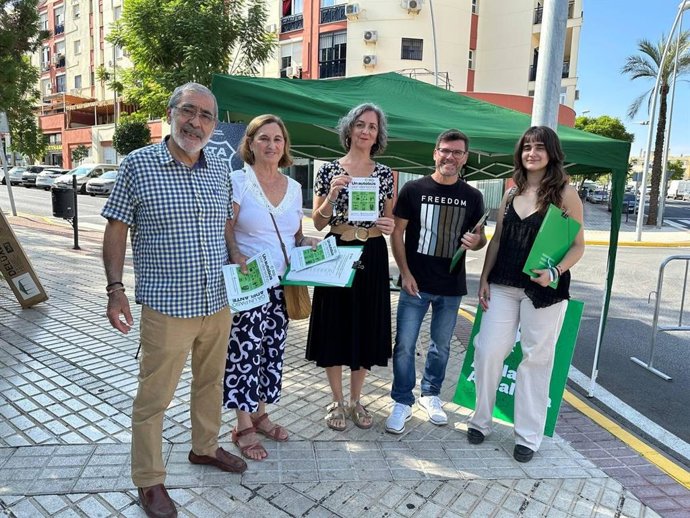 Adelante Andalucía presenta 'Un autobús por derecho' en Alcalá de Guadaíra.