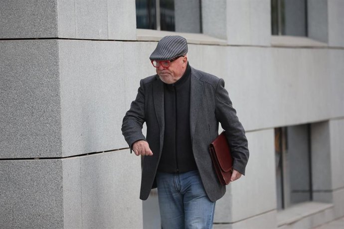 Archivo - El comisario jubilado José Manuel Villarejo a su llegada a declarar como testigo en la Audiencia Nacional, a 27 de noviembre de 2023, en Madrid (España).