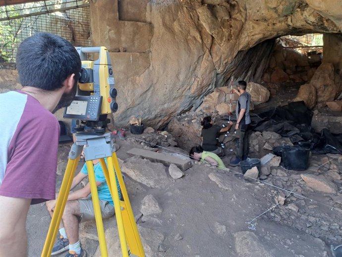 Hallan nuevas piezas, fauna y restos de construcciones en los yacimientos valencianos