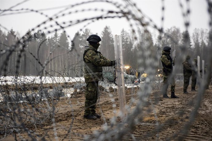 Archivo - Imagen de archivo de varios militares en la frontera de Polonia.