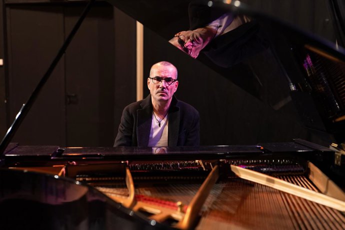 Una foto de Jan Uve en uno de sus conciertos de piano