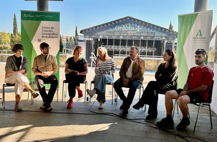 Los artistas visuales Álvaro Albadalejo y Ángela López, el creador escénico Miguel Pimentel y la actriz y creadora Irene Lázaro preparan sus proyectos para residencias artísticas en el Teatro de la Axerquía.