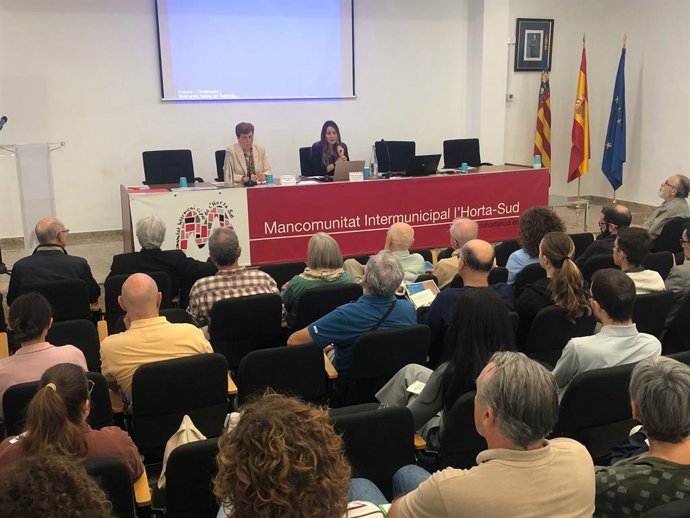 La Mancomunitat de l'Horta Sud acull una jornada sobre els riscos geològics per inundació en la qual participa una vintena de persones expertes