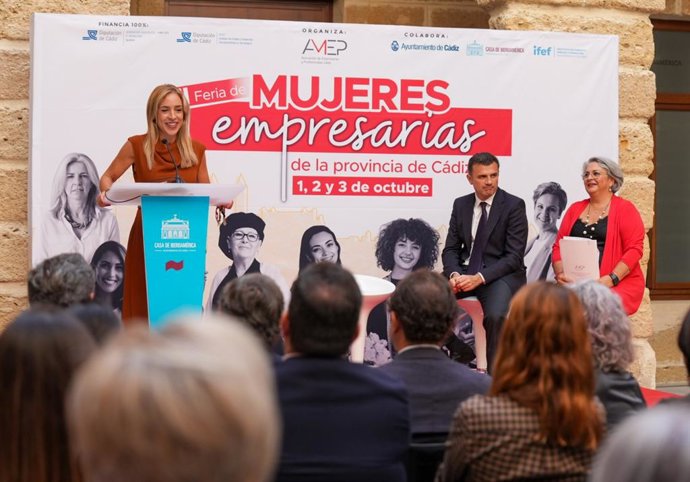 La presidenta de la Diputación de Cádiz, Almudena Martínez, en la inauguración de la VII edición de la Feria de Mujeres Empresarias de la provincia de Cádiz