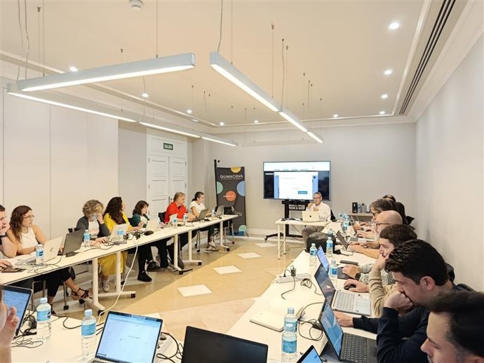 QUIMACOVA impulsa la formación en inteligencia artificial para el sector químico valenciano