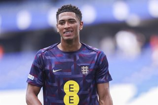 Archivo - Jude Bellingham of England looks on during the UEFA European Qualifiers Grp K MD3, match between Andorra and England at RCDE Stadium on June 07, 2025 in Cornella, Barcelona, Spain.