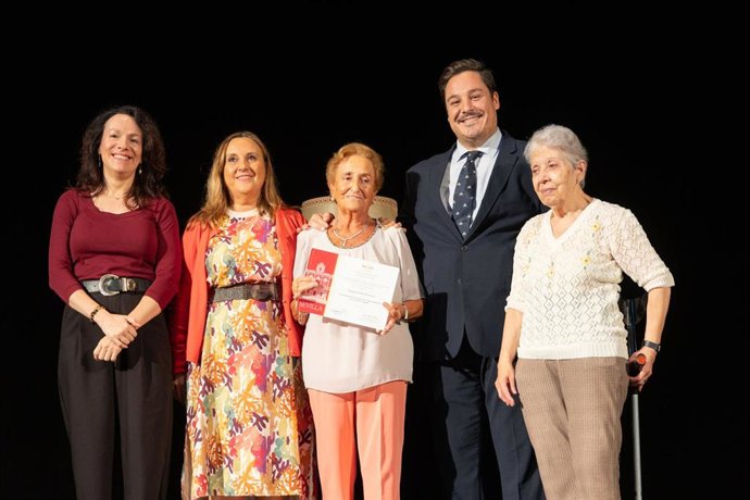 Ayuntamiento de Sevilla celebra el Día Internacional de las Personas de Edad.