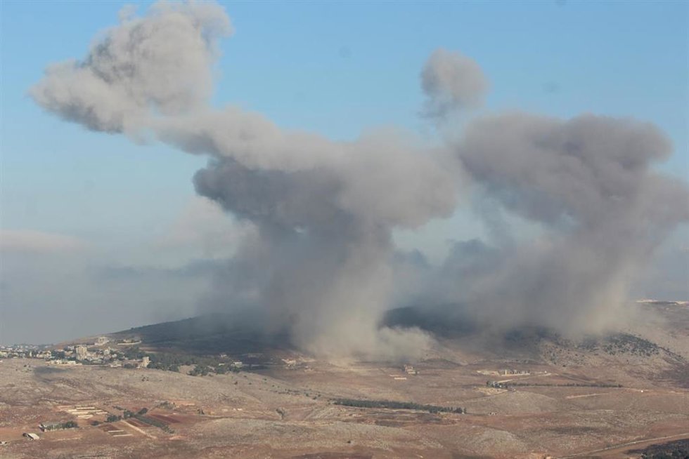 Archivo - Columnas de humo tras un ataque israelí sobre el sur de Líbano