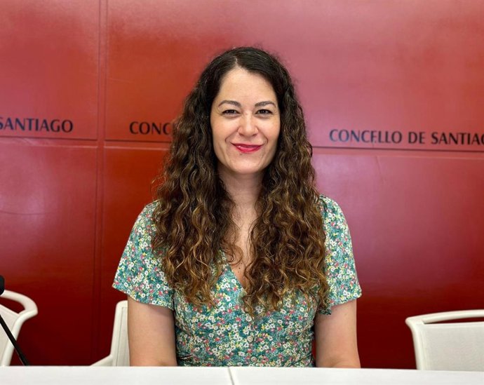 Archivo - La concejala de Derechos y Servicios Sociales de Santiago, María Rozas, en rueda de prensa, a 30 de junio de 2025.