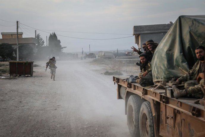 Archivo - 14 October 2019, Syria, Tell Abiad: Soldiers of the Turkish-backed Syrian National Army gesture after clashes with Kurdish fighters. Photo: Anas Alkharboutli/dpa
