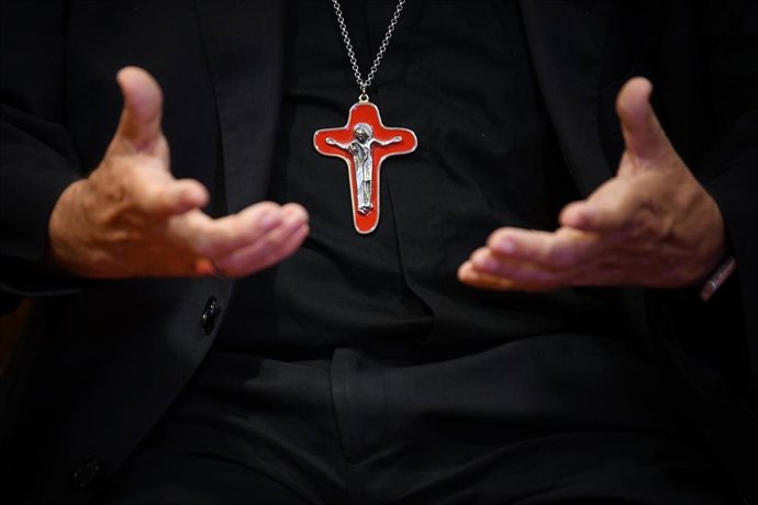 Archivo - Cruz pectoral del presidente de la Conferencia Episcopal Española (CEE).