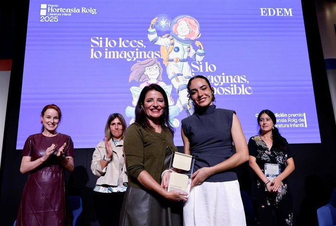 La cordobesa Ana Ortiz se alza con el Premio Hortensia Roig de literatura infantil por su obra "Amor a primera fórmula"