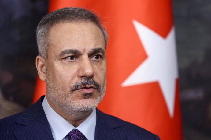 Archivo - RÚSSIA, MOSCOU - 27 de maio de 2025: O ministro das Relações Exteriores da Turquia, Hakan Fidan, participa de uma coletiva de imprensa após conversas com o ministro das Relações Exteriores da Rússia, Sergei Lavrov, na Casa de Recepção do Ministé