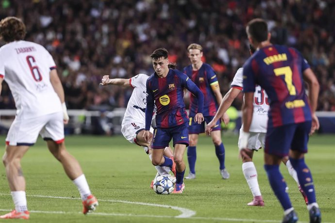 Pedri of FC Barcelona in action during the UEFA Champions League 2025/26 League Phase MD2, match between FC Barcelona and Paris Saint-Germain at Estadi Olimpic Lluis Companys on October 01, 2025 in Barcelona, Spain.