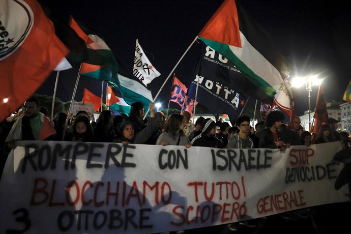 Manifestação na Itália contra a interceptação da flotilha de Gaza por Israel