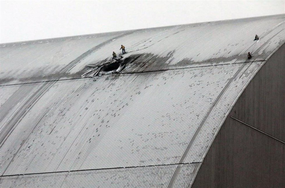 Archivo - El Nuevo Sarcófago de Seguridad de la central nuclear de Chernóbil, en Ucrania, dañado por el ataque de un dron ruso