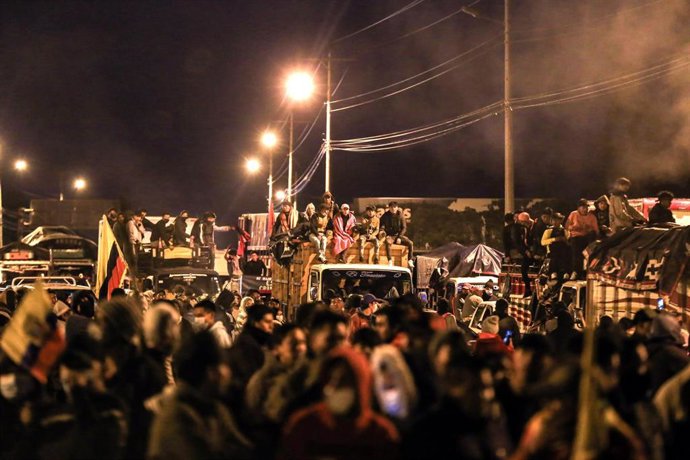 Archivo - Cientos de personas se manifiestan en Quito, Ecuador
