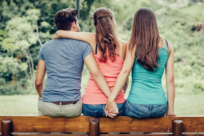 Archivo - Amor, amigos, pareja, relación abierta