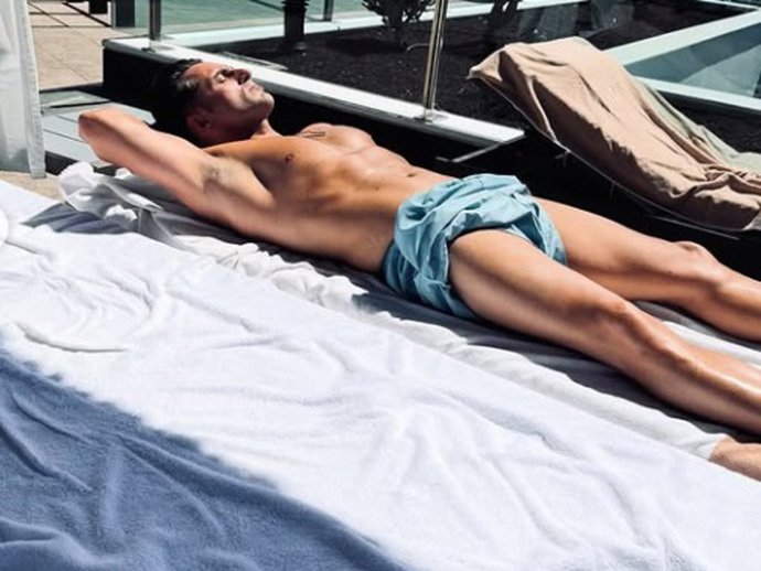 David Bustamante ha presumido de cuerpo durante sus vacaciones en Canarias con Yana Olina