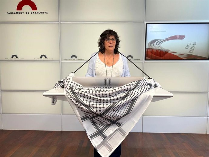 Archivo - La diputada de la CUP en el Parlament Pilar Castillejo en rueda de prensa.