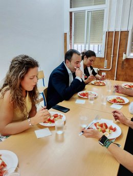 Visita al comedor escolar del CEIP San Juan Bautista de El Repilado (Jabugo, Huelva).