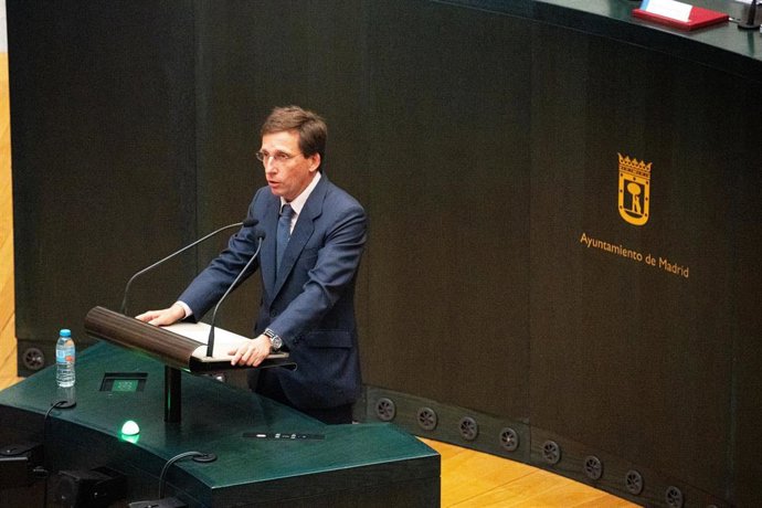 El alcalde de Madrid, José Luis Martínez-Almeida, durante una sesión ordinaria del Pleno Municipal