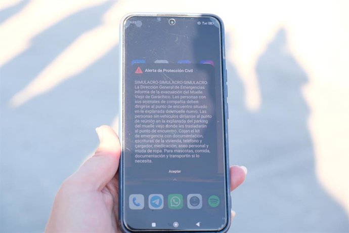 La alerta de protección civil por un simulacro de erupción volcánica, a 26 de septiembre de 2025, en Garachico, Tenerife, Canarias (España). Este simulacro sirve para comprobar la eficacia de los protocolos de emergencia ante una crisis volcánica, y se ha