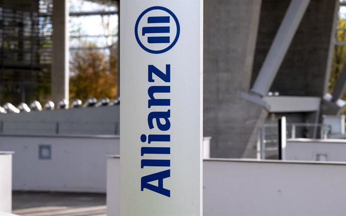 Archivo - FILED - 09 November 2022, Bavaria, Unterfoehring: A sign with the inscription "Allianz" can be seen in front of a location of the insurance company. Photo: Sven Hoppe/dpa