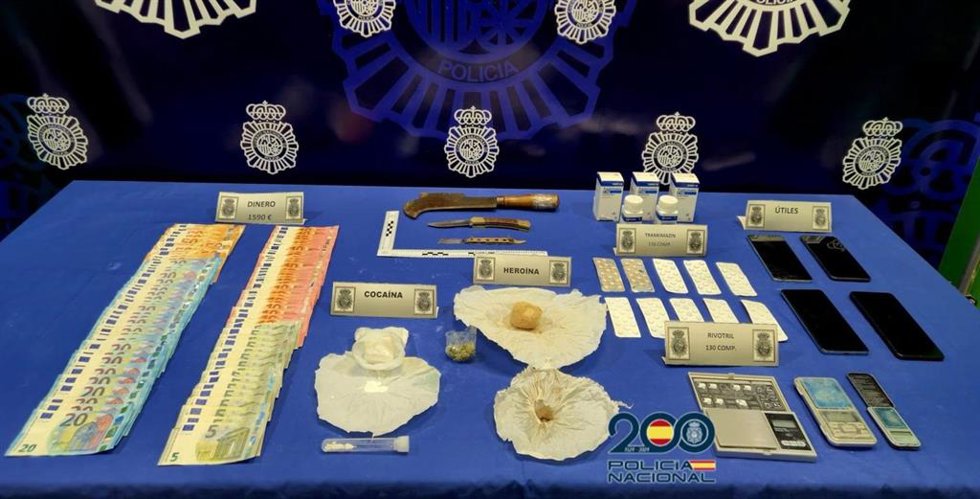 Dinero, sustancias y material incautado en la operación contra la venta de droga en los barrios vallisoletanos de Cuatro de Marzo y La Rubia.