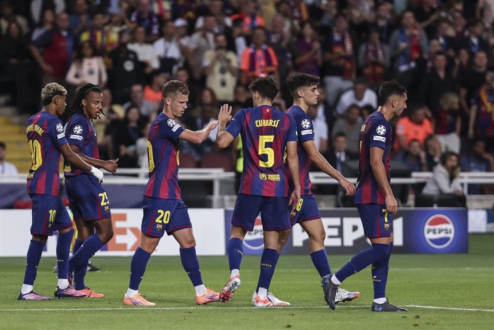 Jugadores del Bara celebran el gol en la derrota contra el Paris Saint-Germain, en partido de la Liga de Campeones disputado en el Estadi Olímpic Lluís Companys