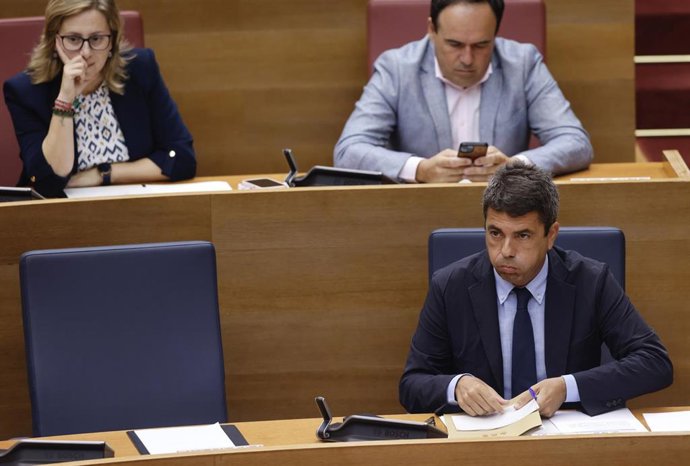 El 'president' de la Generalitat, Carlos Mazón, durante la sesión de control en Les Corts