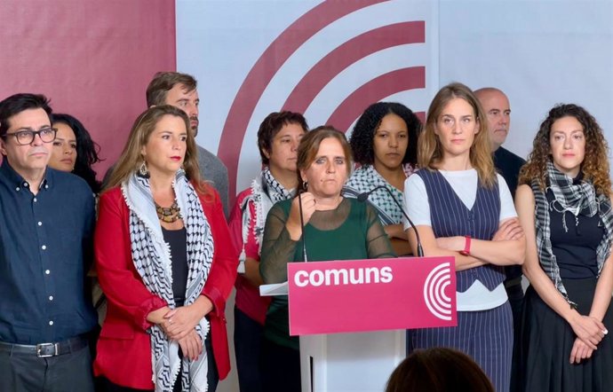 Las coordinadoras de los Comuns, Gemma Tarafa y Candela López, los portavoces y diputados en el Congreso, Aina Vidal y Gerardo Pisarello, y la líder en el Parlament, Jéssica Albiach