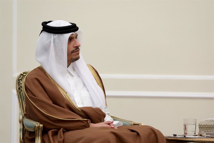 Archivo - Arquivo - O primeiro-ministro do Catar, Mohamed bin Abdulrahman al-Thani, durante uma reunião oficial em Teerã, capital do Irã (arquivo).