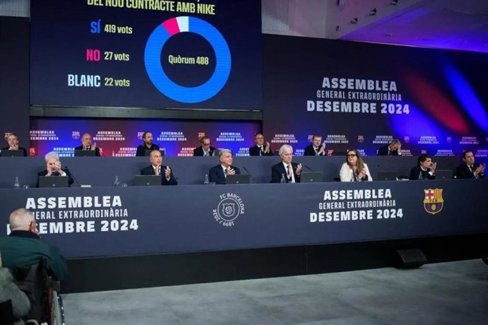 Archivo - La Asamblea General Extraordinaria del Barça ratifica el nuevo acuerdo con Nike.