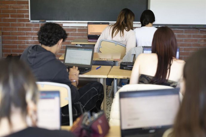 Archivo - Más de 40.000 alumnos de 4 de ESO han participado en las encuestas.