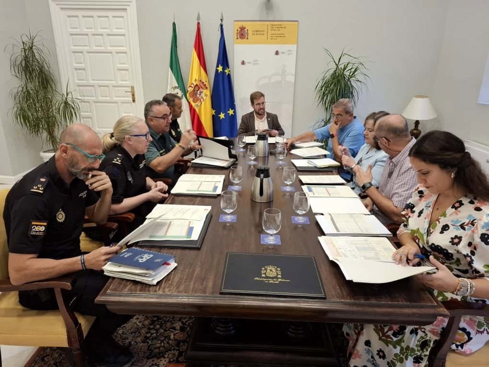 El Subdelegado del Gobierno en Sevilla, Francisco Toscano, se reúne para abordar el Plan Director en formación en centros escolares en Sevilla.