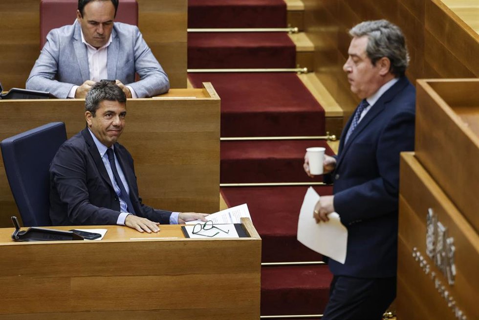 El 'president' de la Generalitat, Carlos Mazón, en la sesión de control este jueves en Les Corts