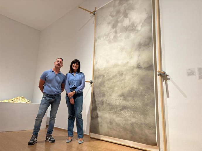 Fernando Bayona, junto a la diputada provincial de Cultura, Pilar Caracuel