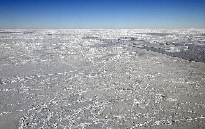 Archivo -     La plataforma de hielo de Filchner-Ronne, en el Mar de Weddell (Antártida) podría comenzar a derretirse rápidamente en este siglo y dejar de actuar como una barrera para las corrientes que drenan la capa de hielo del polo Sur. Estas son las 