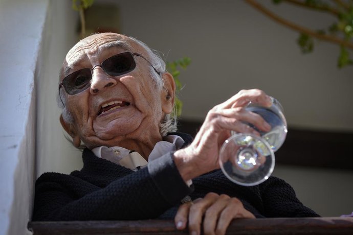 Archivo - El poeta valenciano Francisco Brines en imagen de archivo. 