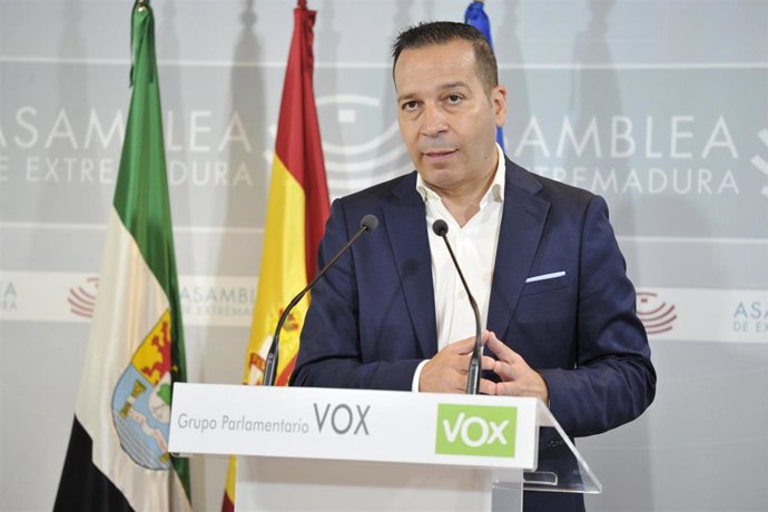 El portavoz de Vox en la Asamblea, Óscar Fernández Calle, valora los datos de paro en septiembre