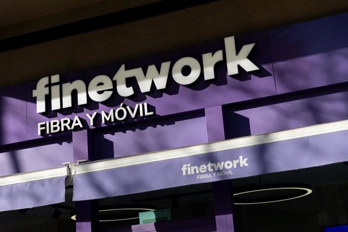Archivo - Fachada de una tienda de Finetwork, a 2 de enero de 2025, en Madrid (España).