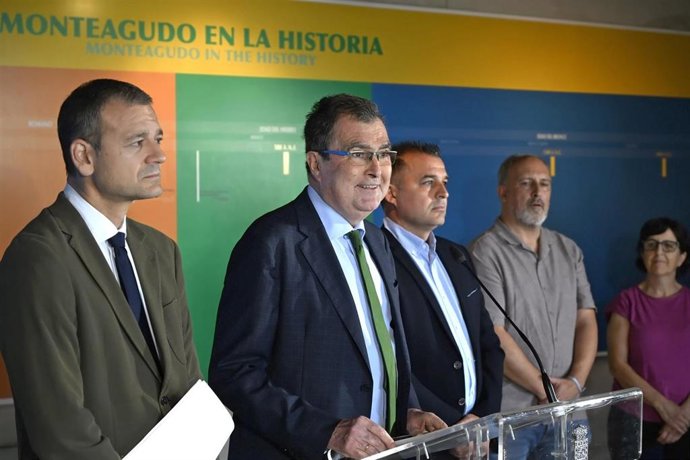 El alcalde de Murcia, José Ballesta, presenta el proyecto de restauración y conservación del recinto superior del Palacio de Ibn Mardanís