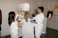 Andalucía llamará "una por una" a 2.000 mujeres del cribado del cáncer de mama y promete "depurar responsabilidades"